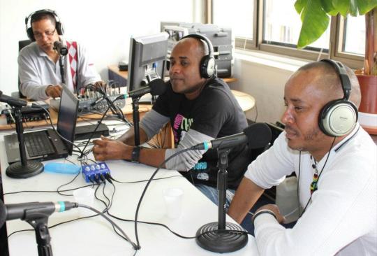 P2M radio - (c) Mitch Zeline