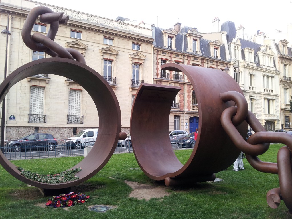 Fer, place du général Catroux, Paris