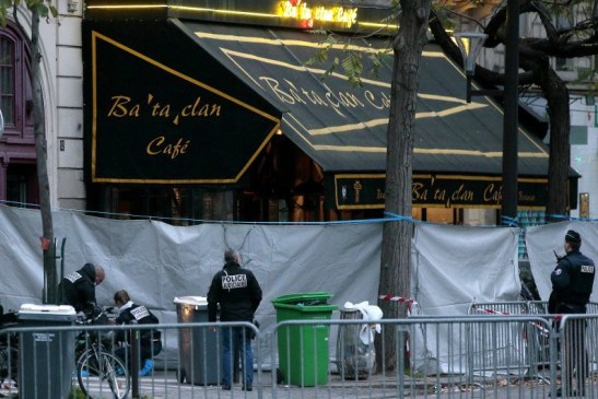 7780517450_le-bataclan-a-paris-apres-les-attentats-du-13-novembre-2015